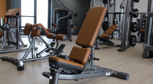 Banc et machines de musculation